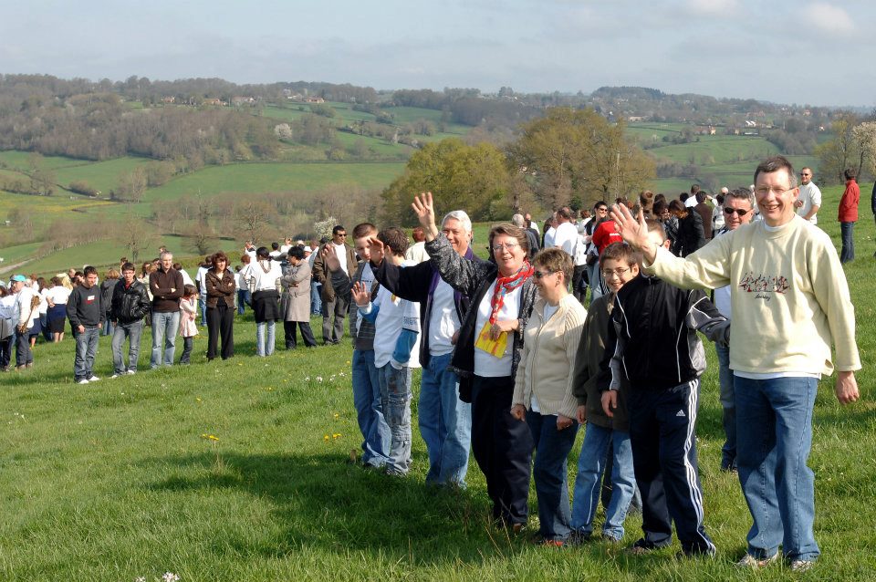 305729_279982805346444_232705861_n