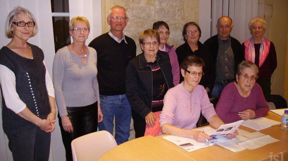 les-benevoles-reunis-autour-de-claude-et-monique-vernay-photo-r-m-(clp)-1462194157